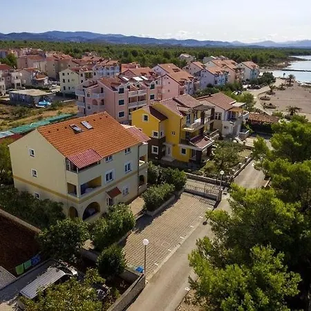 In With Sea View, Balcony, Air Conditioning, Wi-fi